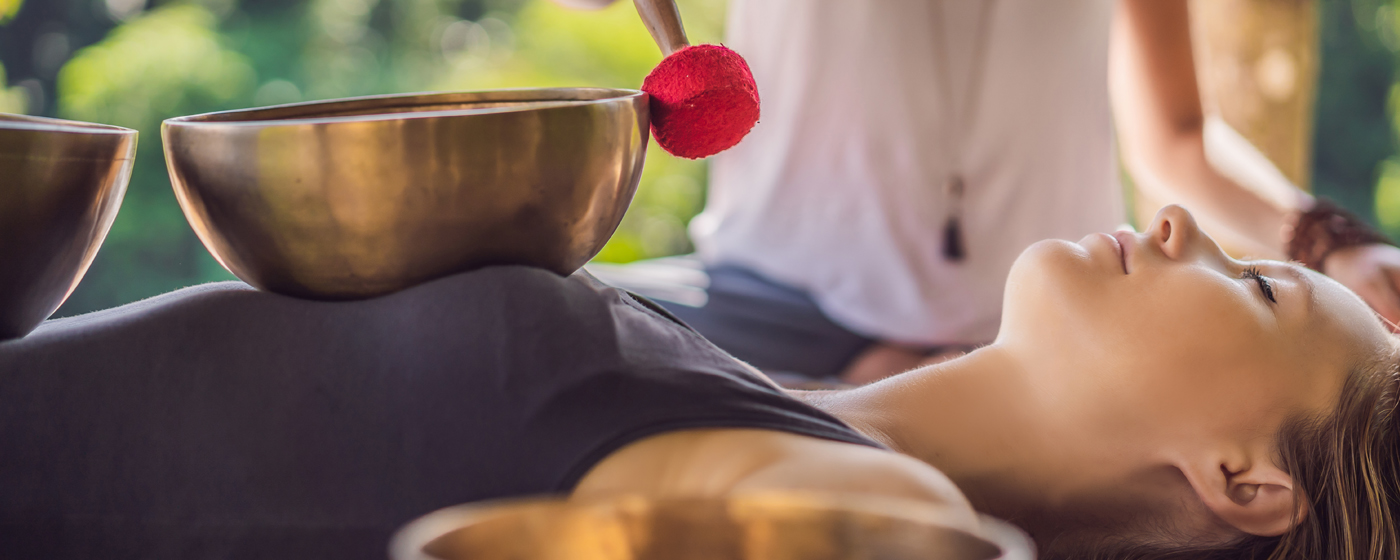 Sound massage with singib bowls